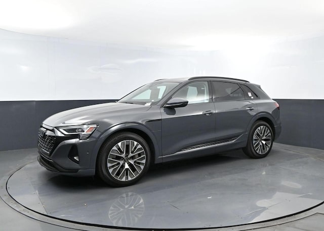 Photo of 2024 Audi Q8 e-tron 