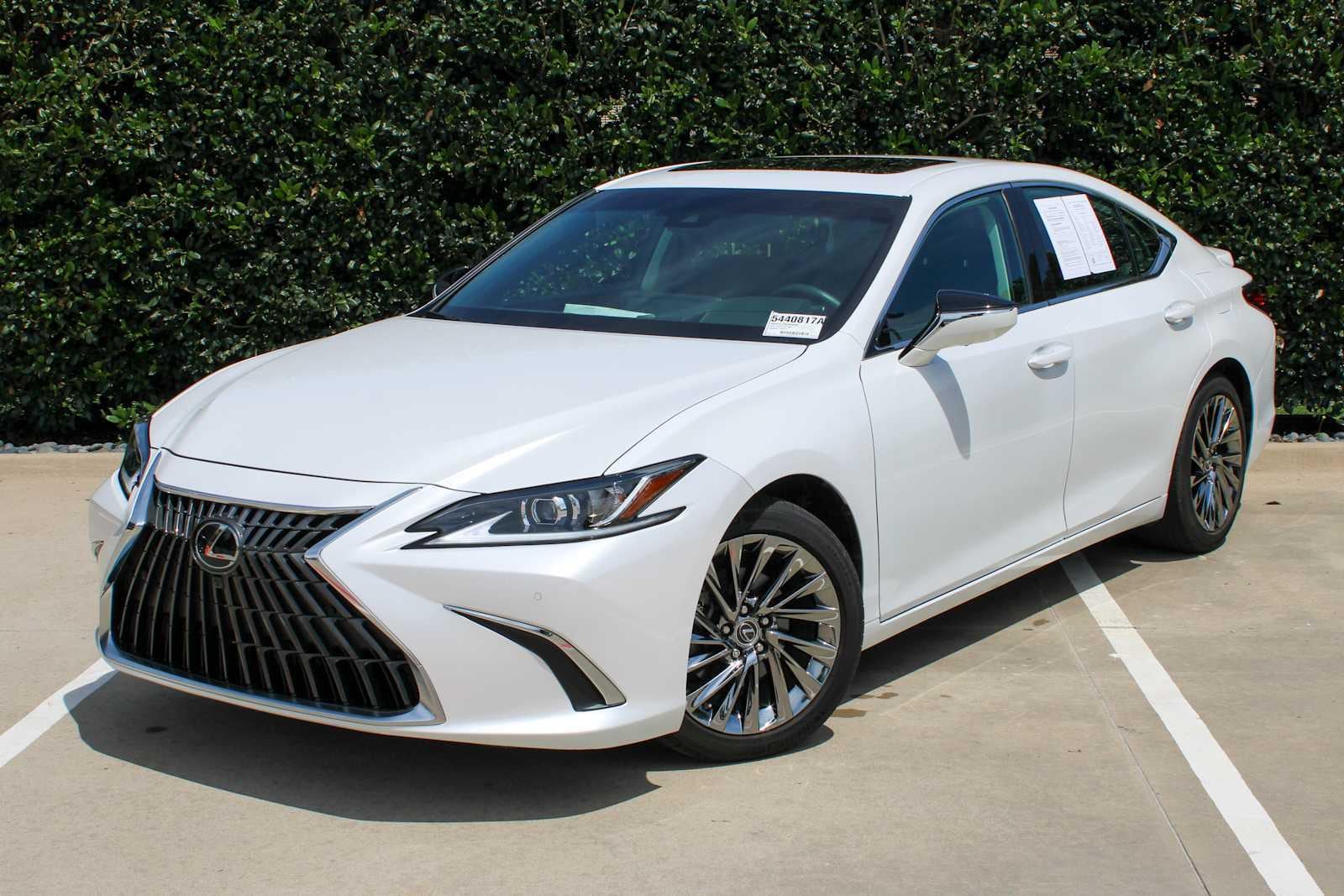 2024 Lexus ES 300h 300h Luxury's photo