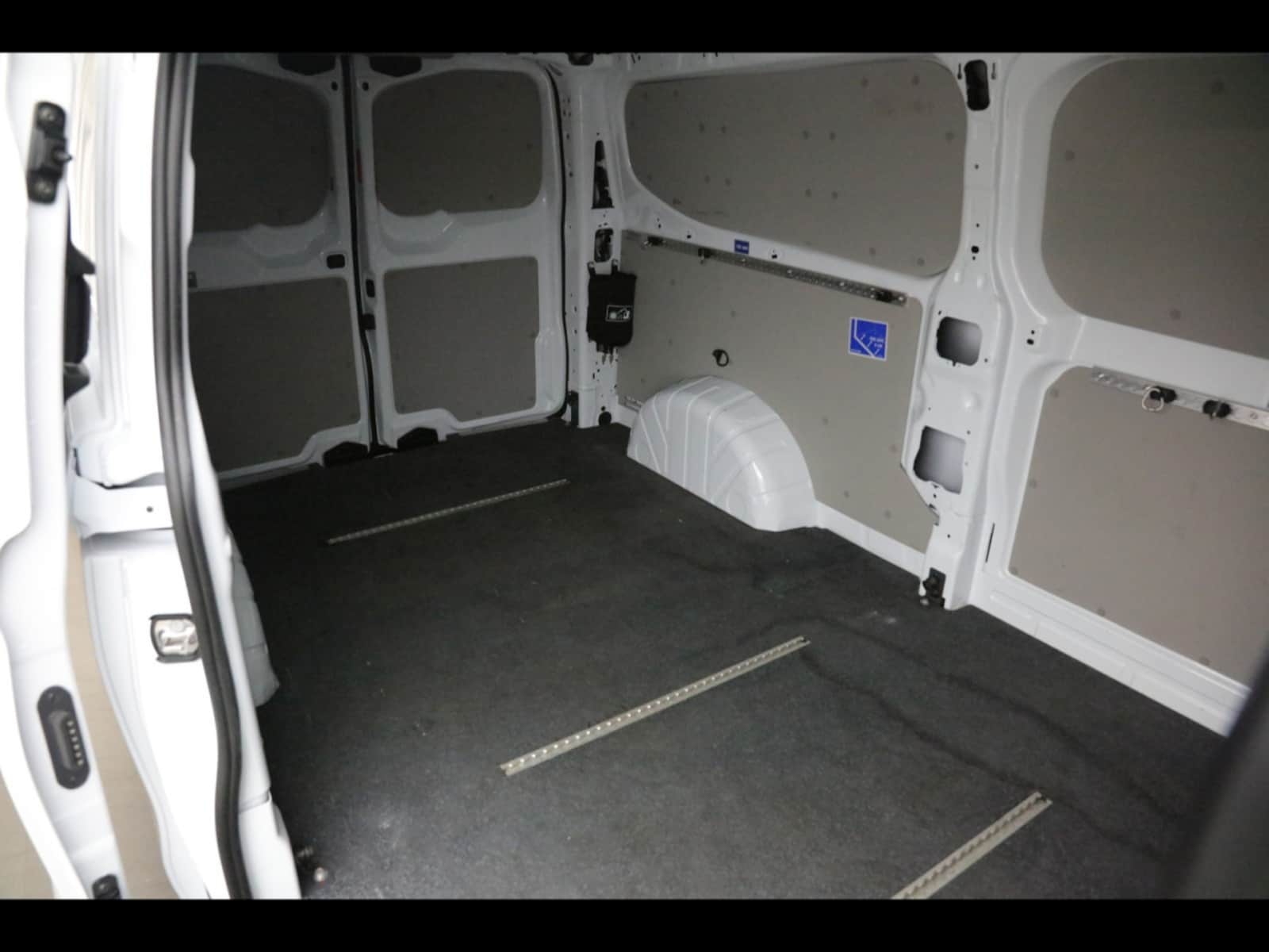Volkswagen Transporter Kasten langer Radstand – Bild 8