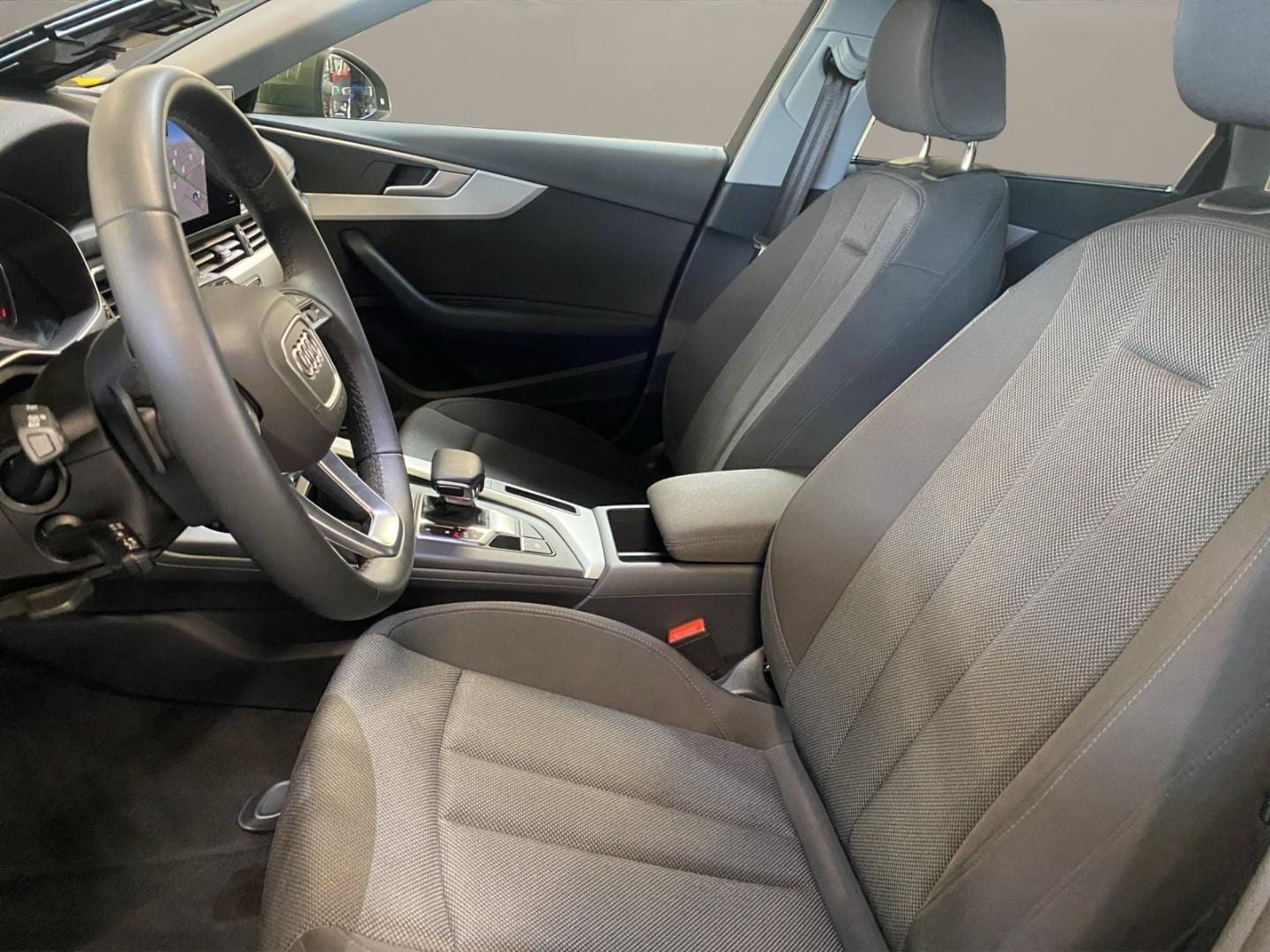 Bild über Audi A4 Avant S line 40 TDI S tronic - für weitere Informationen kontaktieren Sie den Audi Partner