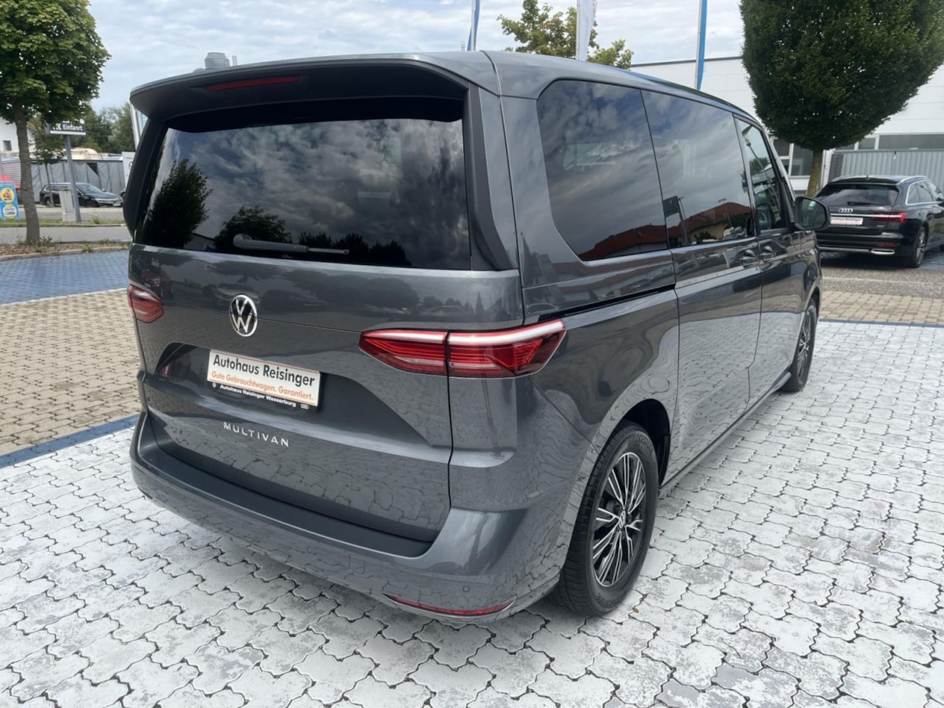 Volkswagen Multivan Basis-Modell