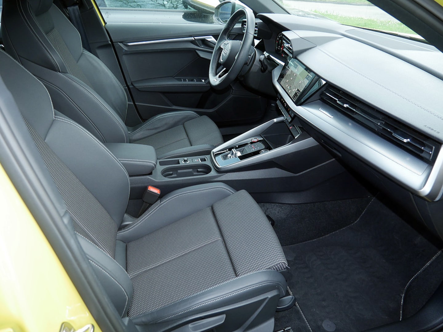 Bild über Audi S3 Sportback TFSI quattro S tronic - für weitere Informationen kontaktieren Sie den Audi Partner