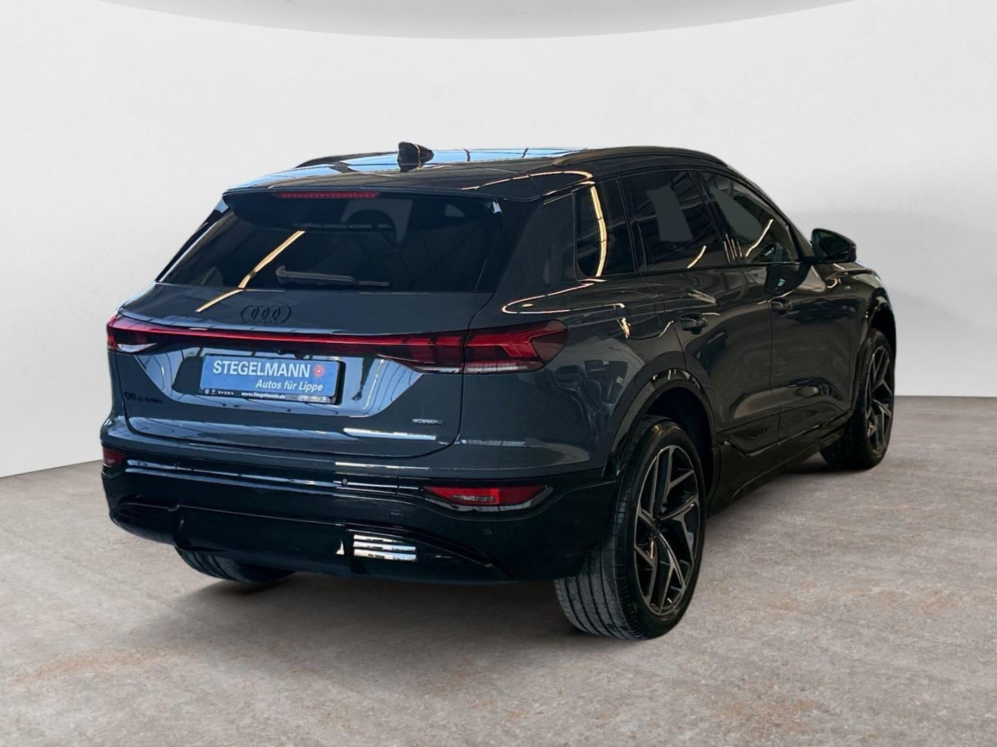 Bild über Audi Q6 SUV e-tron S line business e-tron quattro 315 kW - für weitere Informationen kontaktieren Sie den Audi Partner