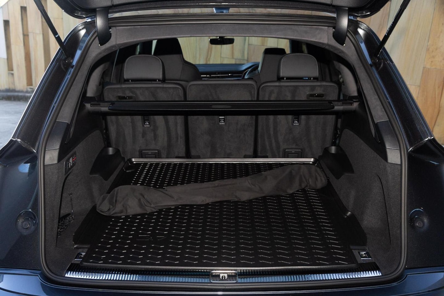 Image about Audi SQ7 SUV TFSI quattro tiptronic