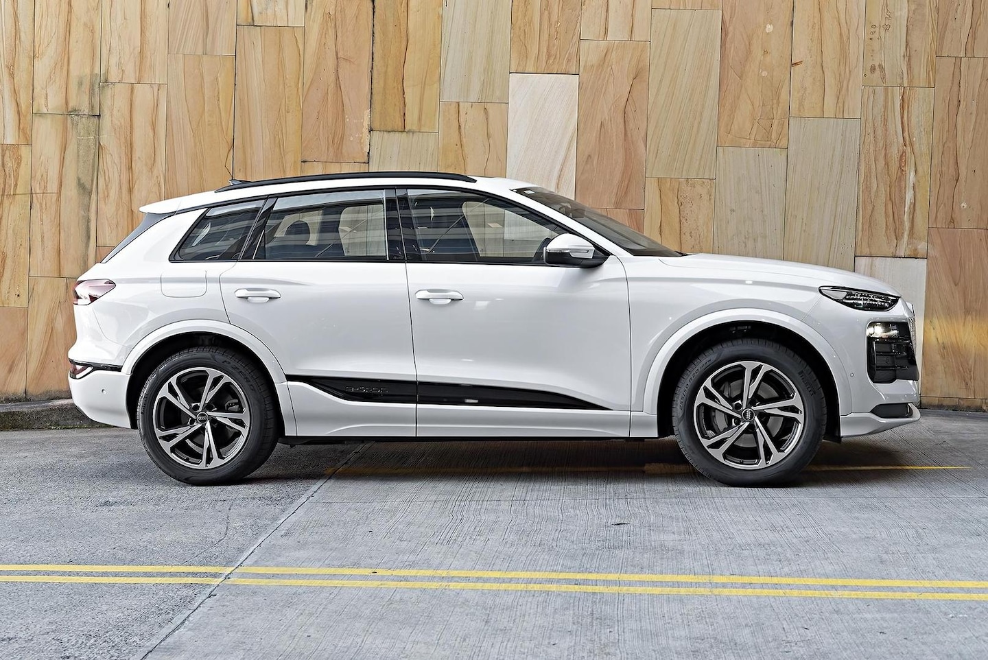 Image about Audi Q6 SUV e-tron e-tron