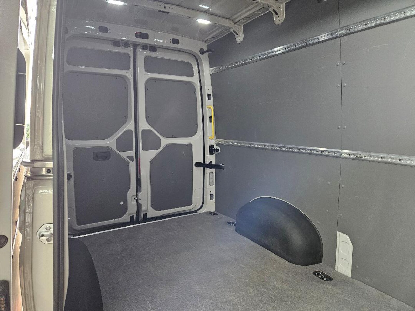 Volkswagen Crafter Kasten mittlerer Radstand – Bild 8