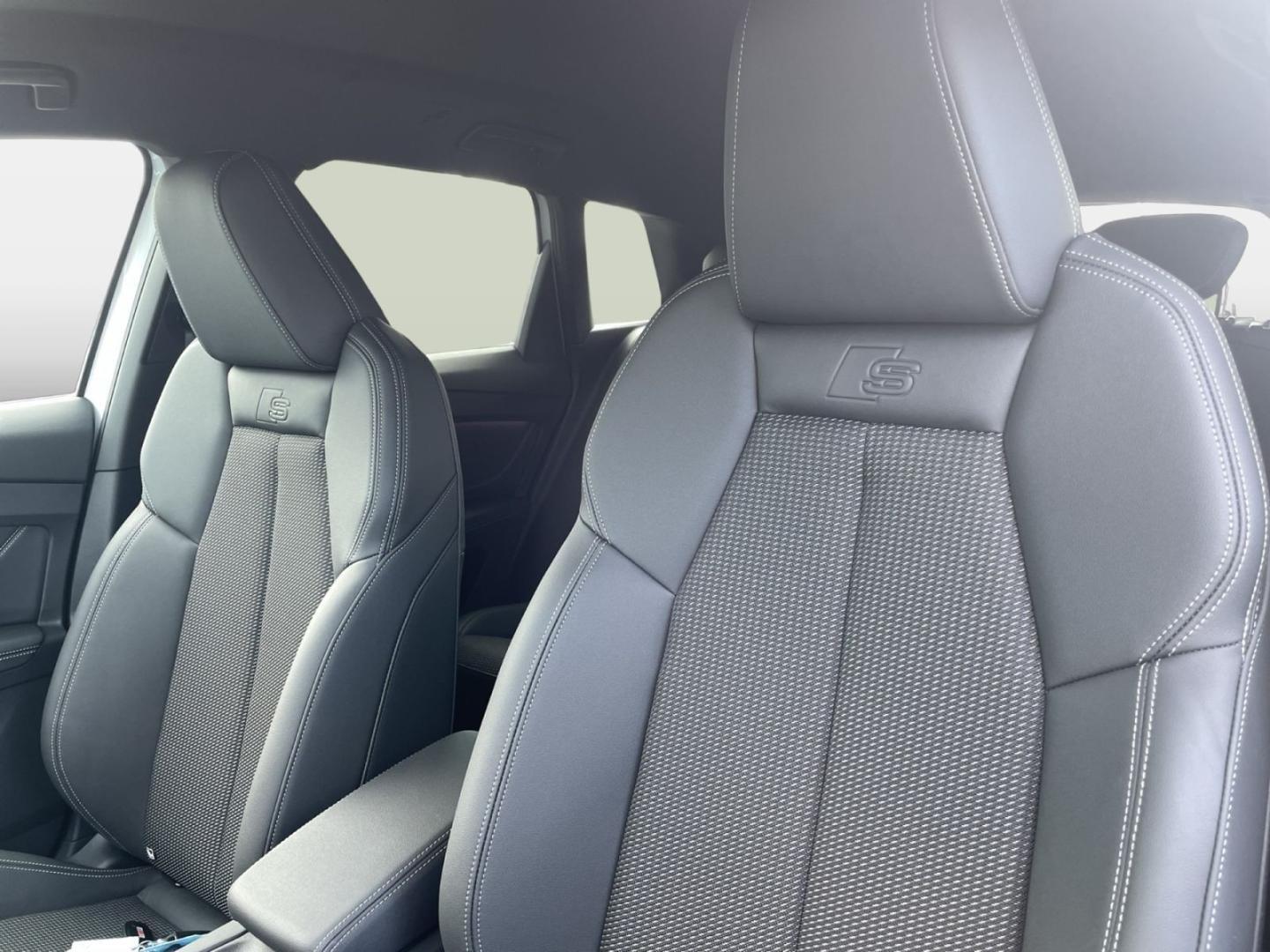 Bild über Audi Q4 SUV e-tron e-tron performance 210 kW - für weitere Informationen kontaktieren Sie den Audi Partner