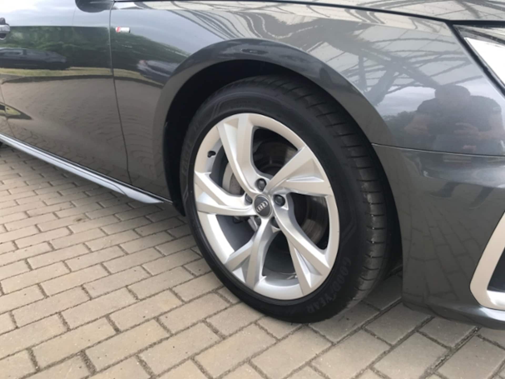 Audi A4 Avant S line