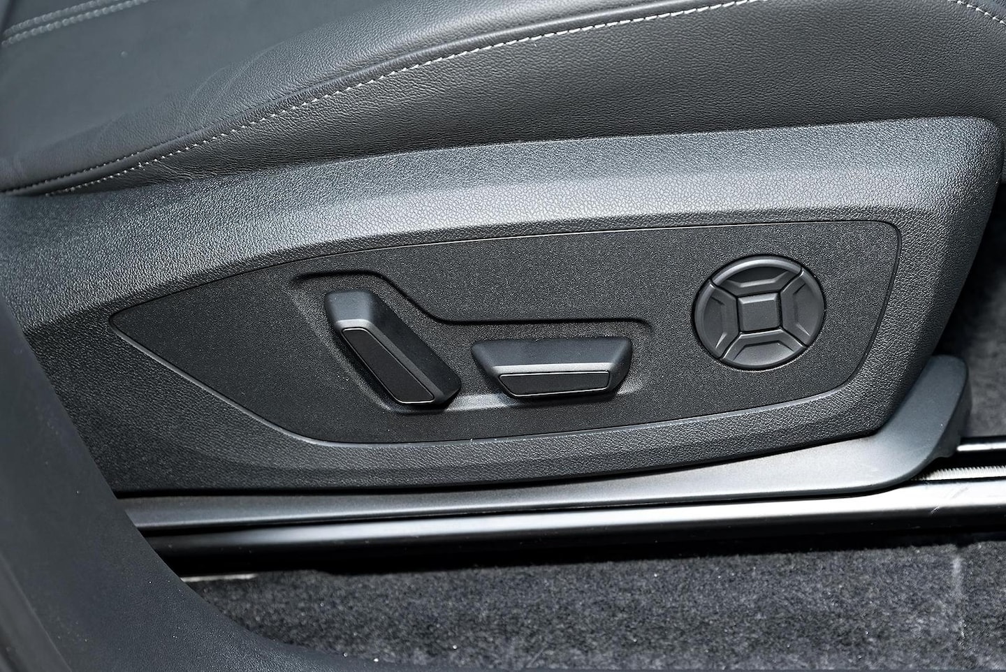 Image about Audi Q6 SUV e-tron e-tron
