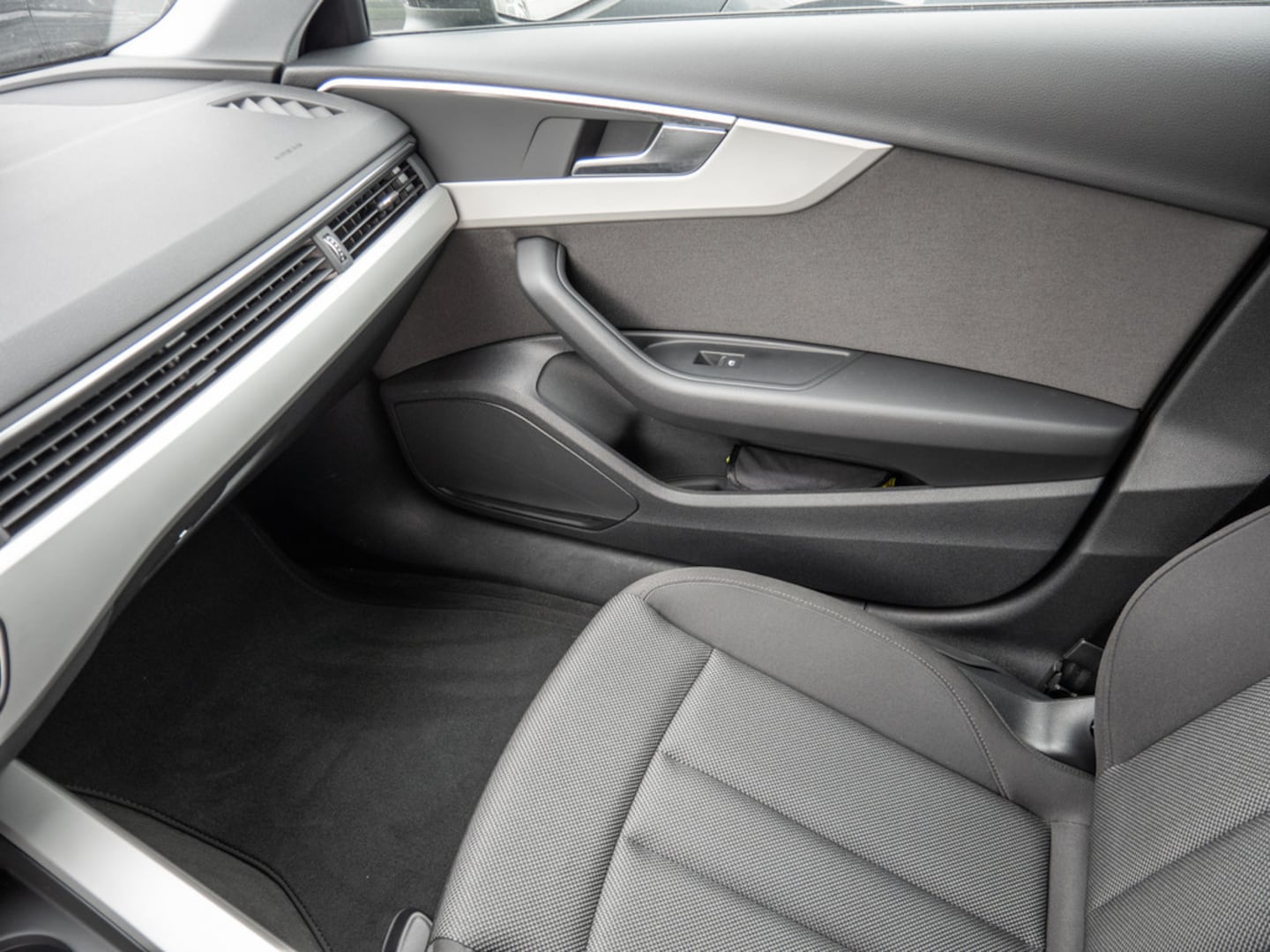 Bild über Audi A4 Avant 35 TDI S tronic - für weitere Informationen kontaktieren Sie den Audi Partner