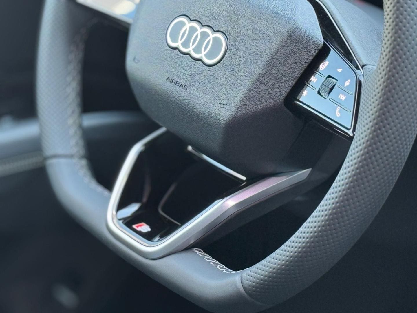 Bild über Audi Q4 SUV e-tron e-tron quattro 220 kW - für weitere Informationen kontaktieren Sie den Audi Partner