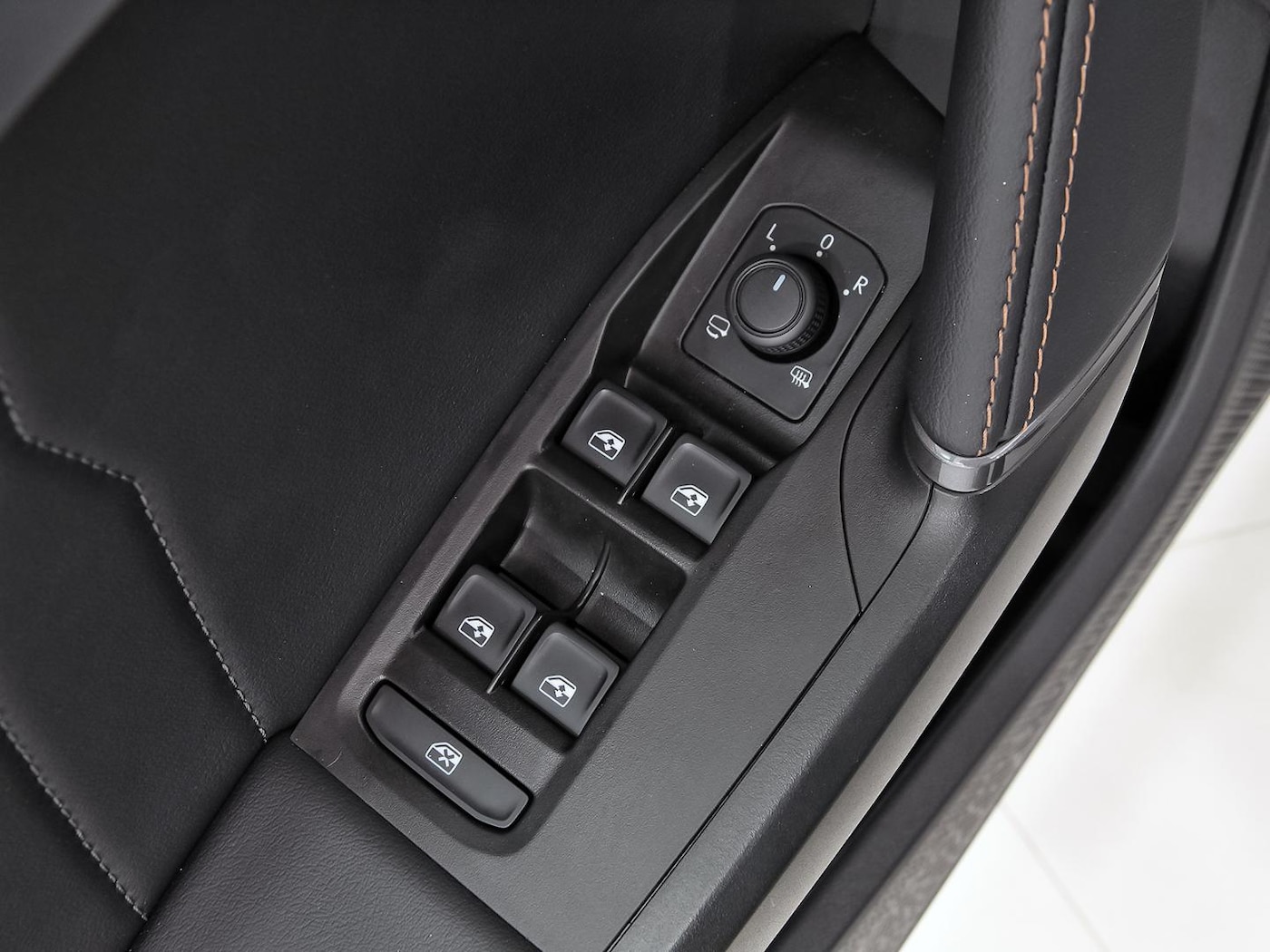 CUPRA Leon León 1.5 eTSI DSG 110 kW (150 CV) — photo 11