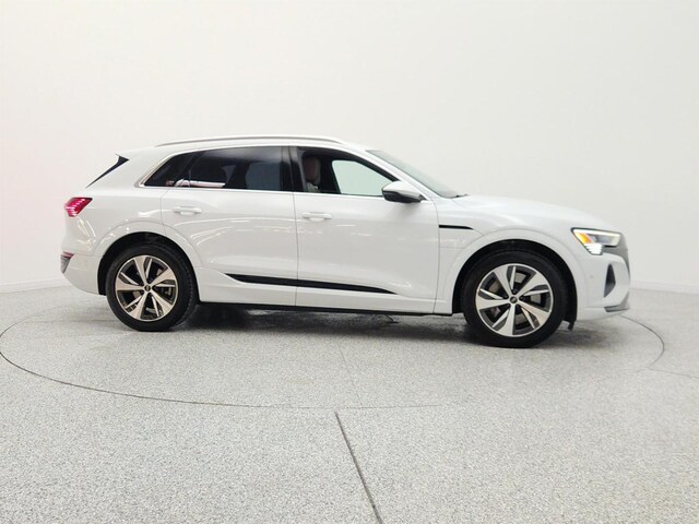 2024 Audi Q8 e-tron