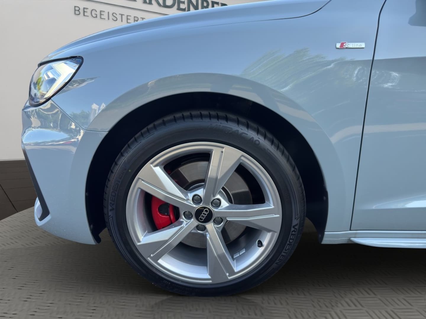 Bild über Audi A1 Sportback S line 40 TFSI S tronic - für weitere Informationen kontaktieren Sie den Audi Partner