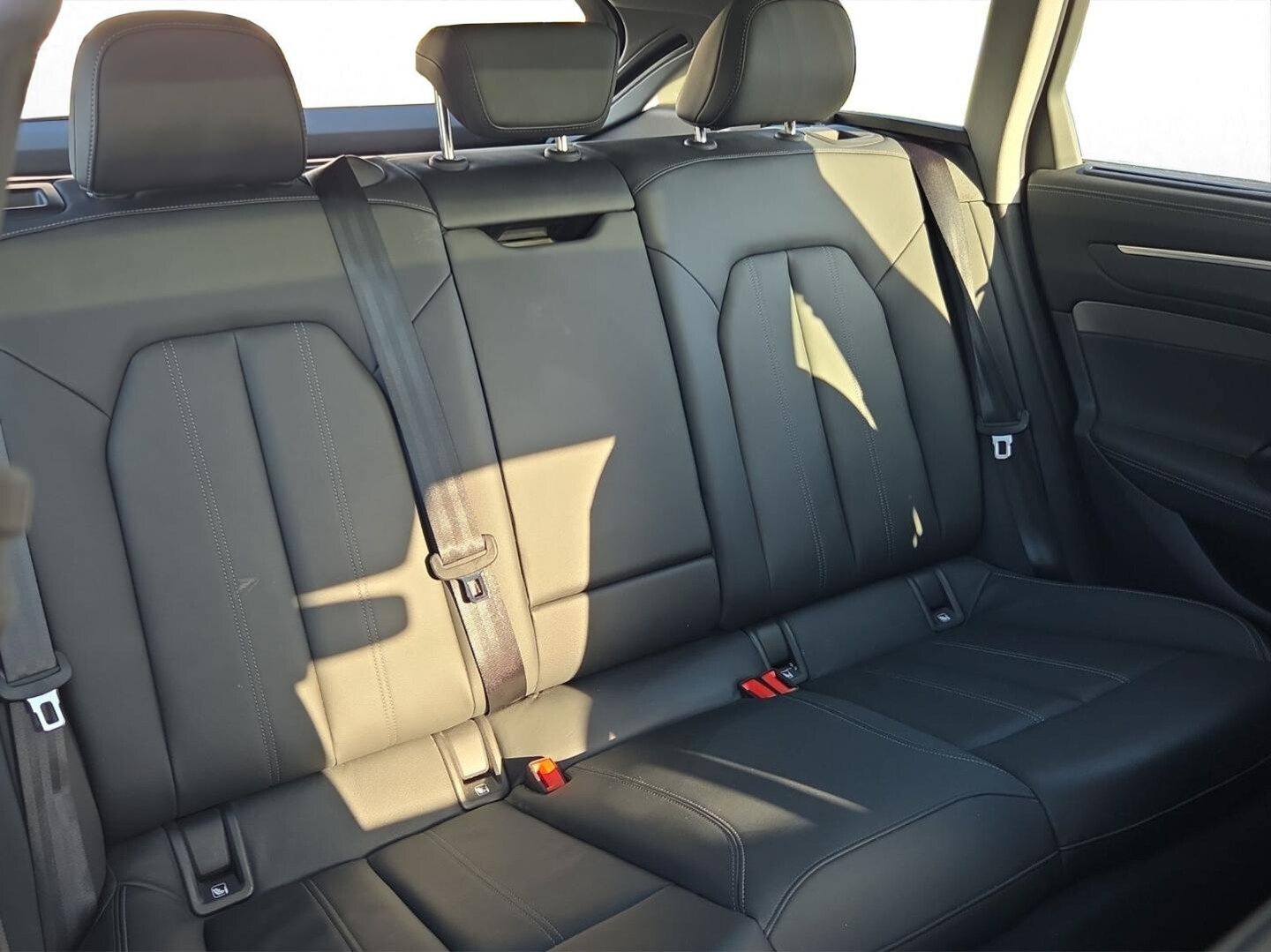 Bild über Audi A6 Avant TDI 150 kW S tronic - für weitere Informationen kontaktieren Sie den Audi Partner