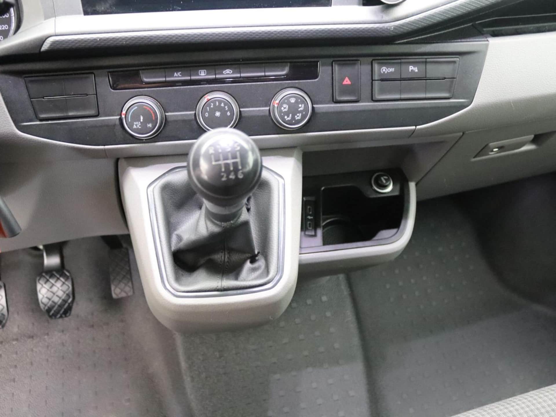 Volkswagen T6.1 Transporter Kombi langer Radstand