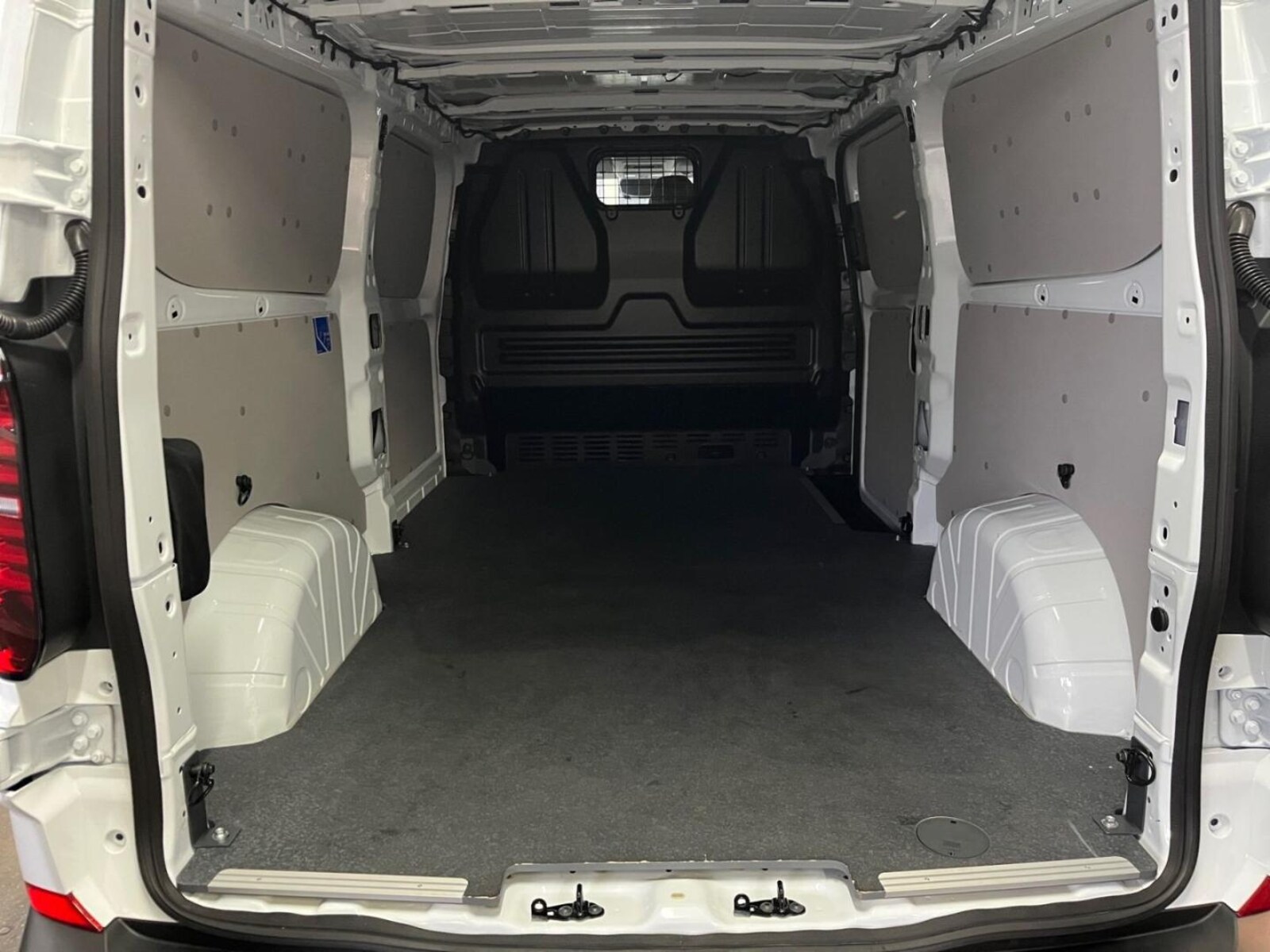 Volkswagen Transporter Kasten langer Radstand – Bild 16