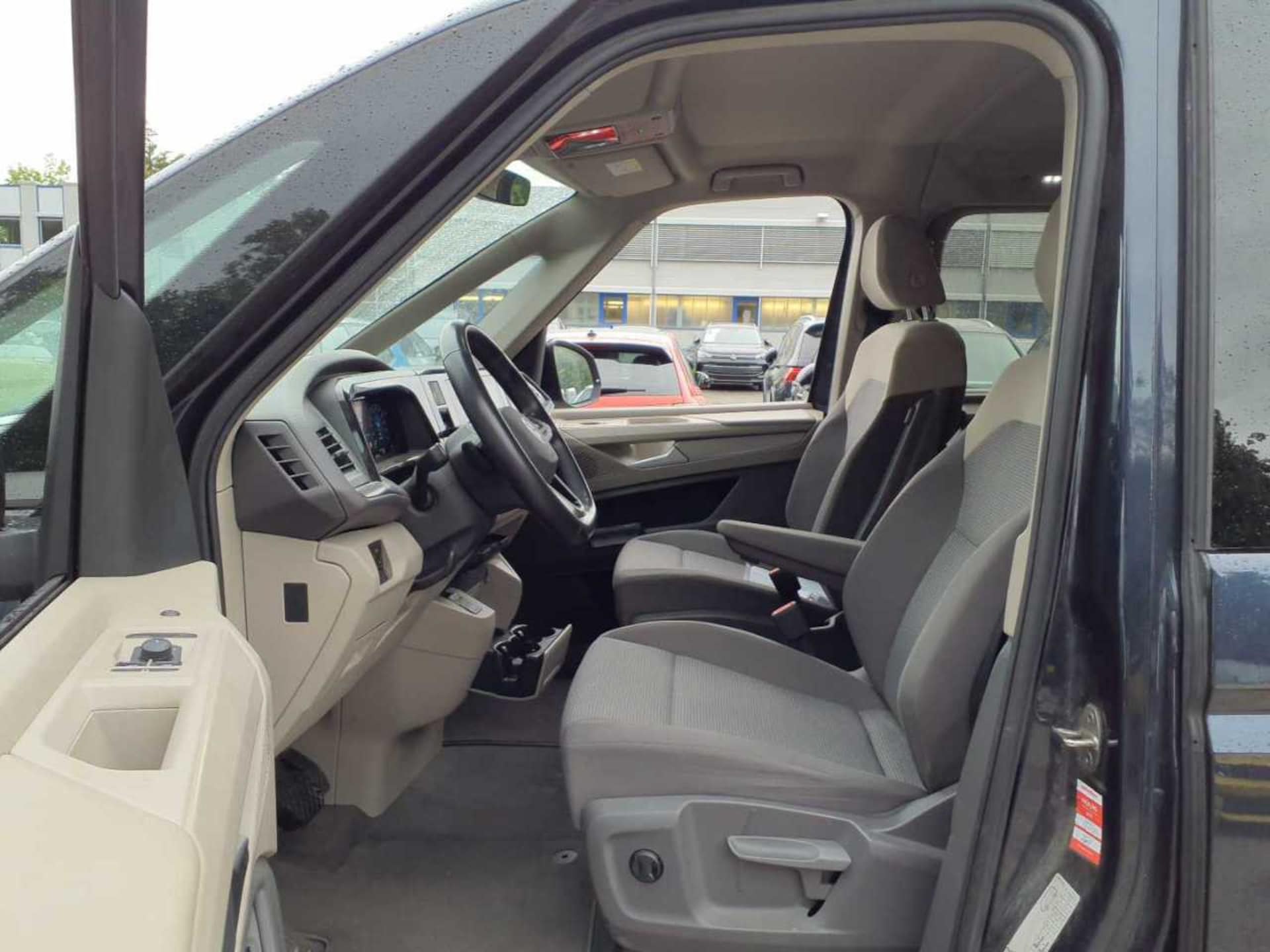 Volkswagen Multivan Basis-Modell
