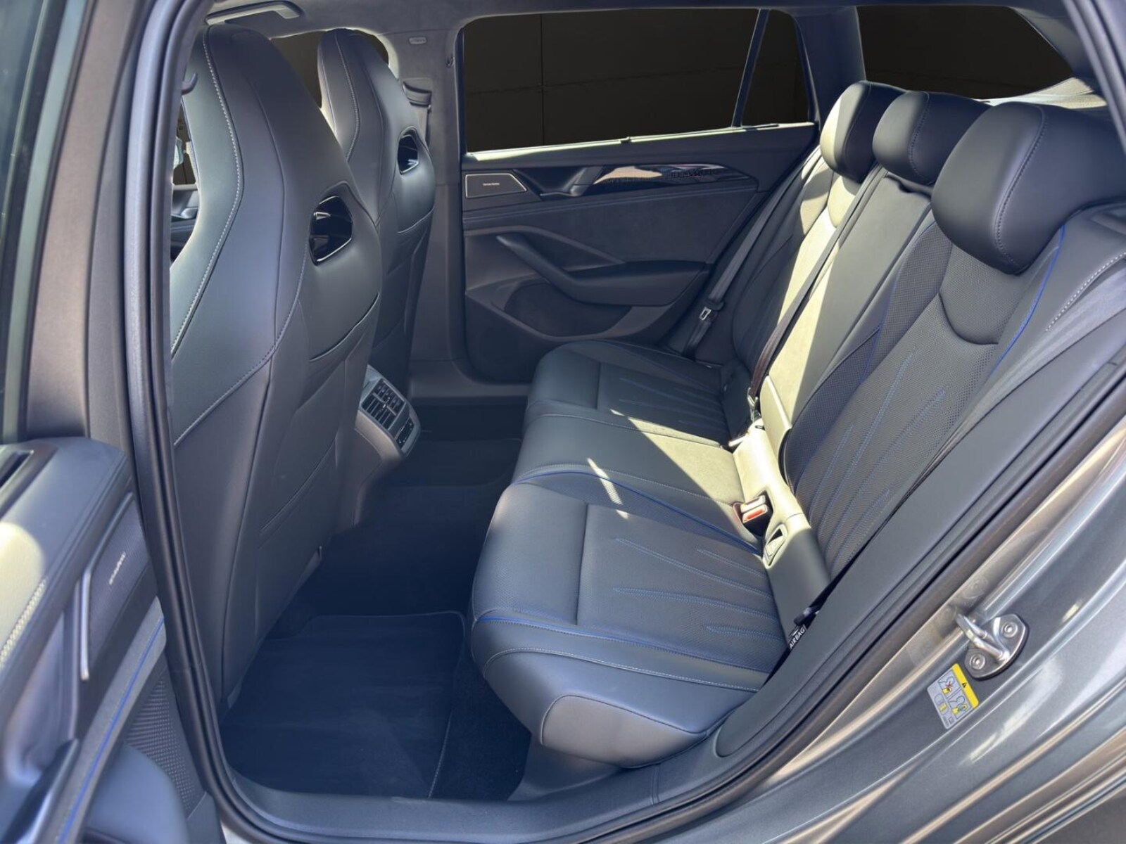 Volkswagen Passat – Bild 14