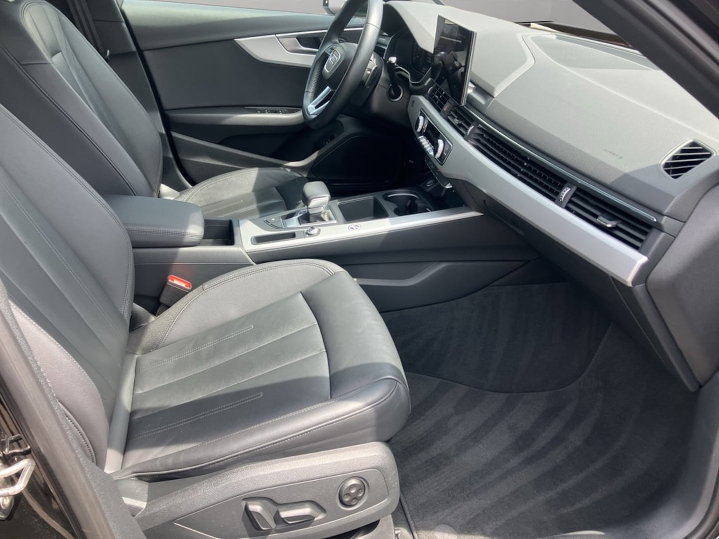 Bild über Audi A4 Avant advanced 35 TFSI S tronic - für weitere Informationen kontaktieren Sie den Audi Partner