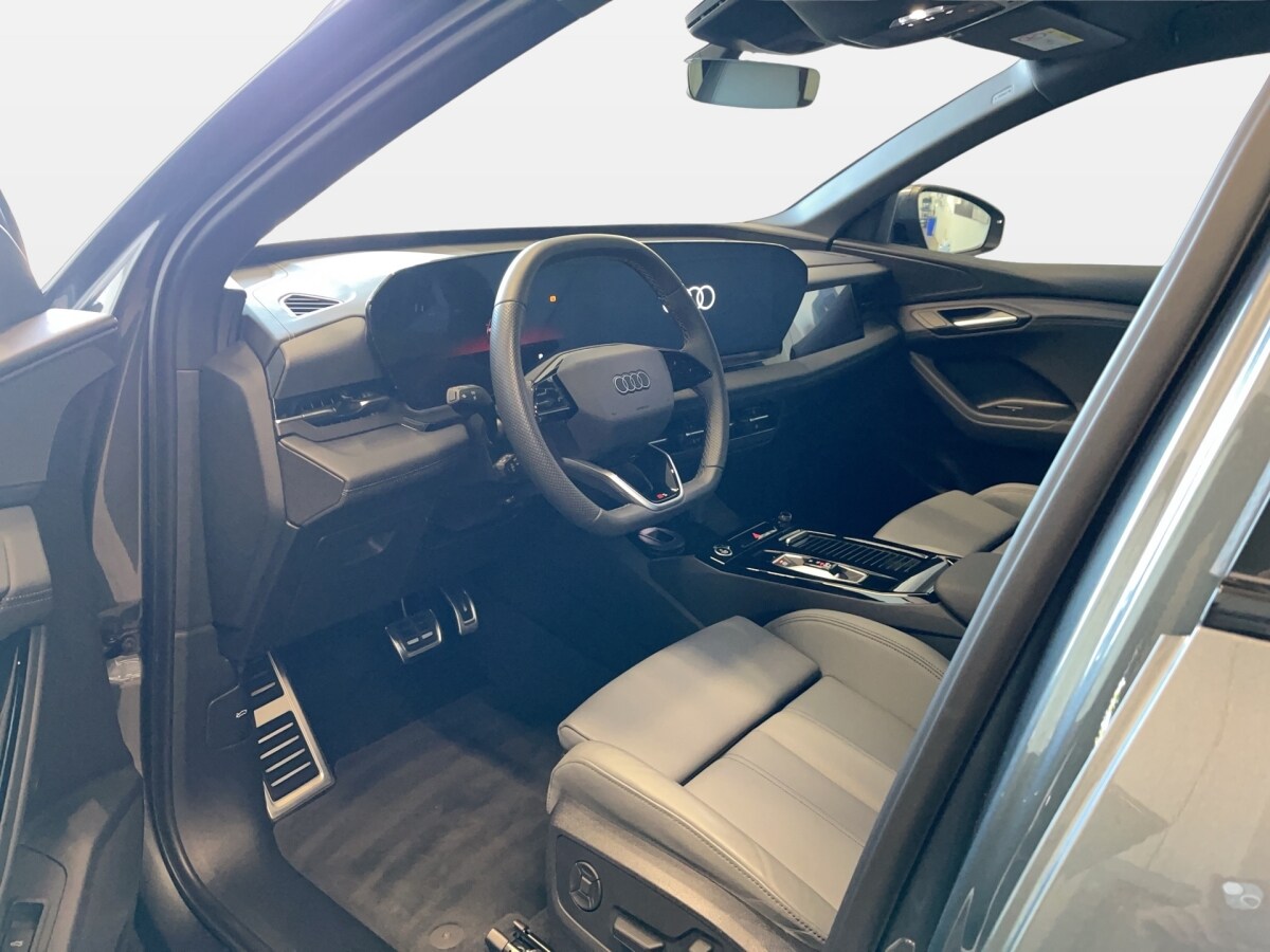 Image about Audi Q6 SUV e-tron e-tron quattro