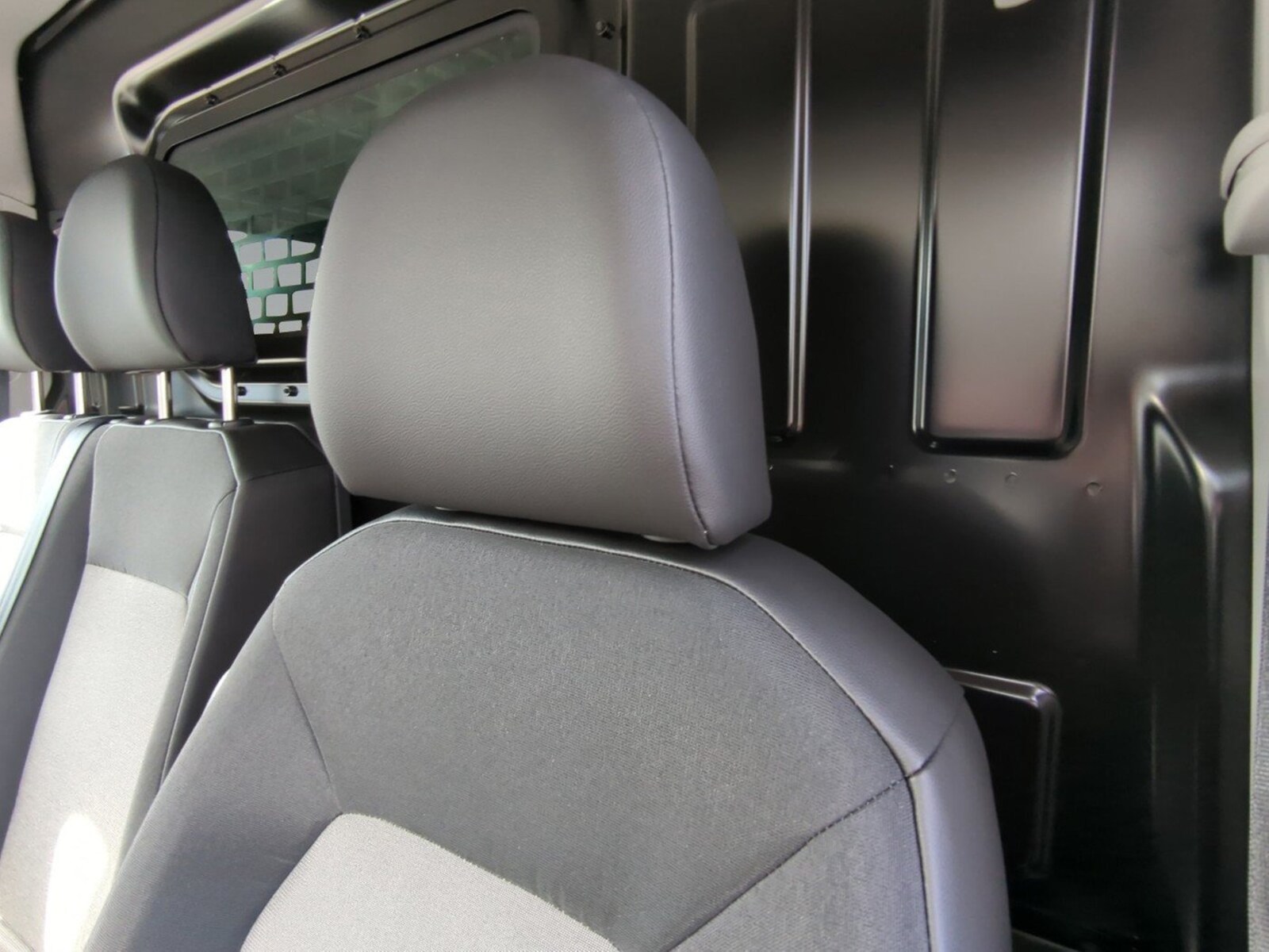 Volkswagen Crafter Kasten mittlerer Radstand – Bild 15