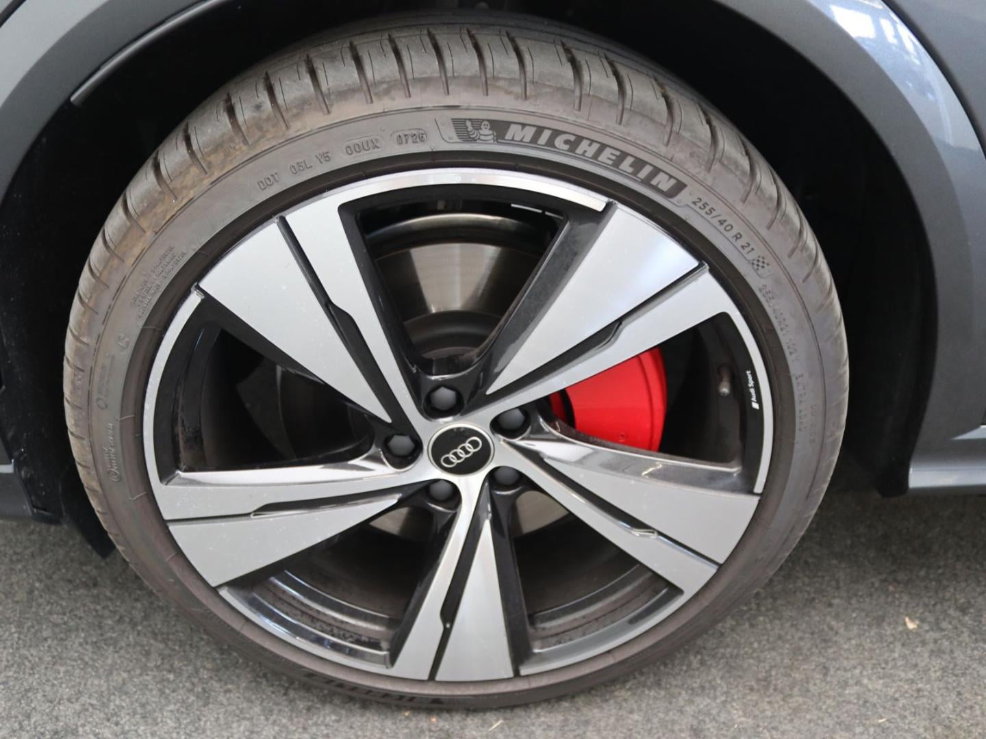Bild über Audi Q5 Sportback TDI quattro 220 kW S tronic - für weitere Informationen kontaktieren Sie den Audi Partner