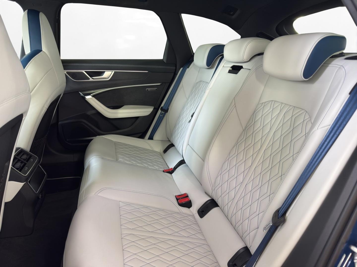 Bild über Audi S6 Avant TDI quattro tiptronic - für weitere Informationen kontaktieren Sie den Audi Partner
