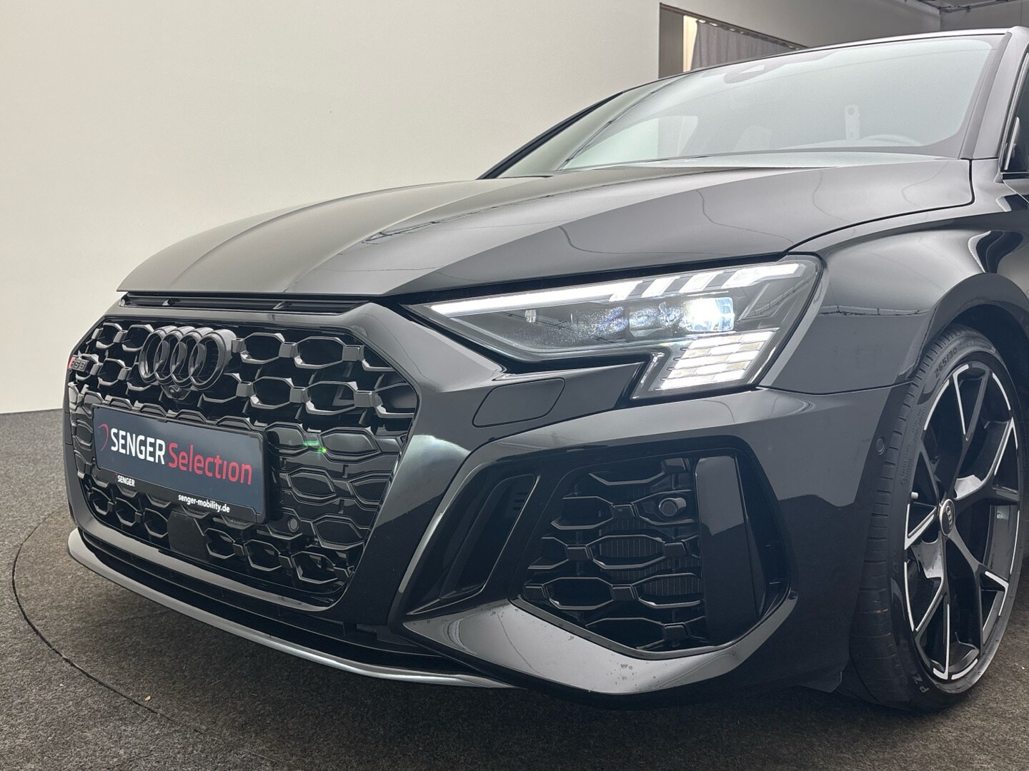 Bild über Audi RS 3 Sportback TFSI quattro S tronic - für weitere Informationen kontaktieren Sie den Audi Partner