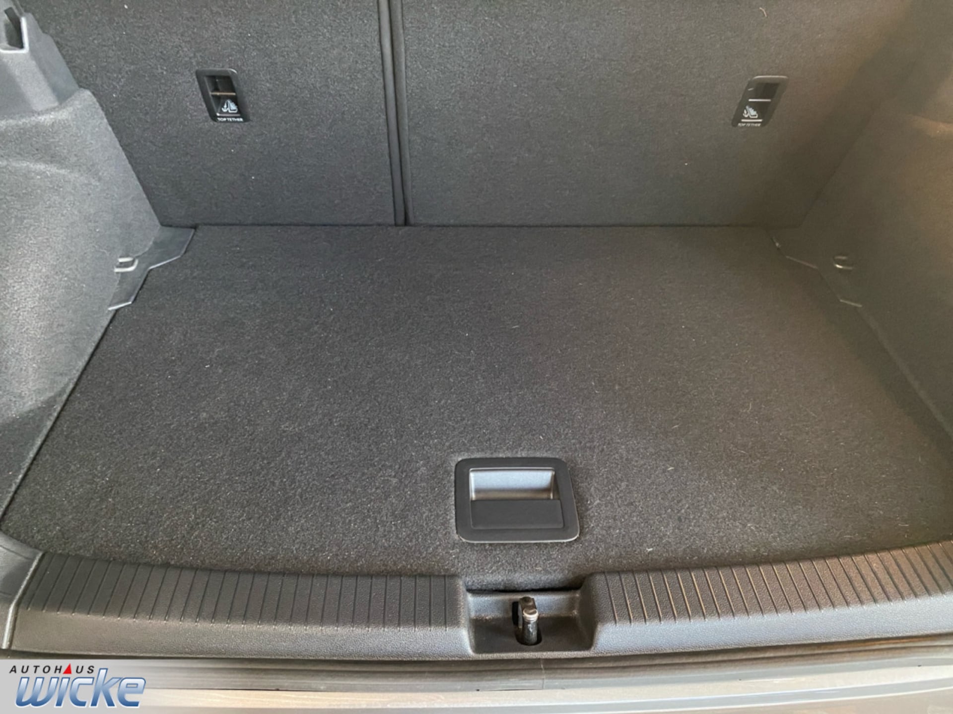 Volkswagen T-Cross United