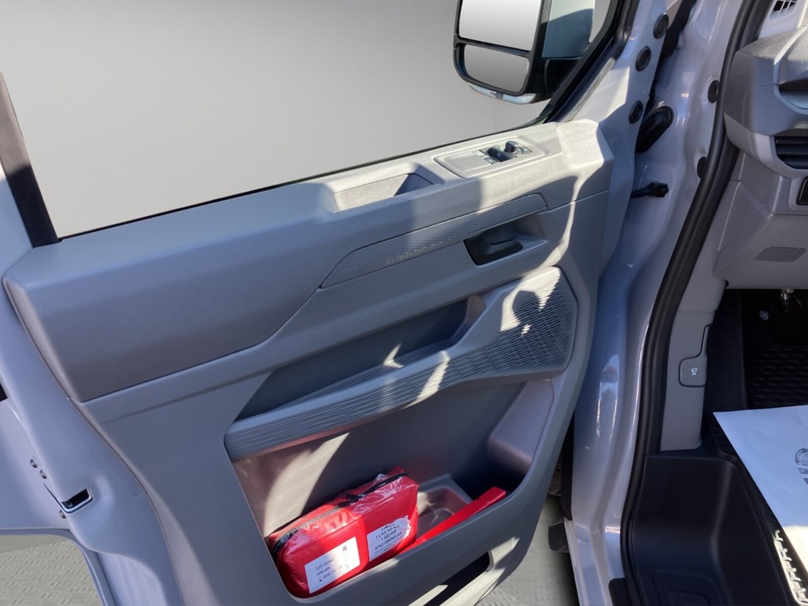 Volkswagen Transporter Kombi kurzer Radstand – Bild 10
