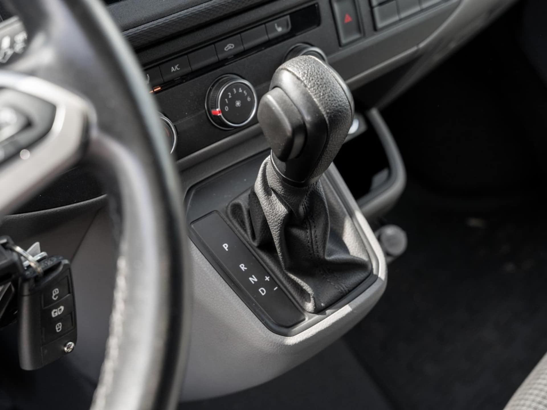 Volkswagen T6.1 Transporter Kasten langer Radstand