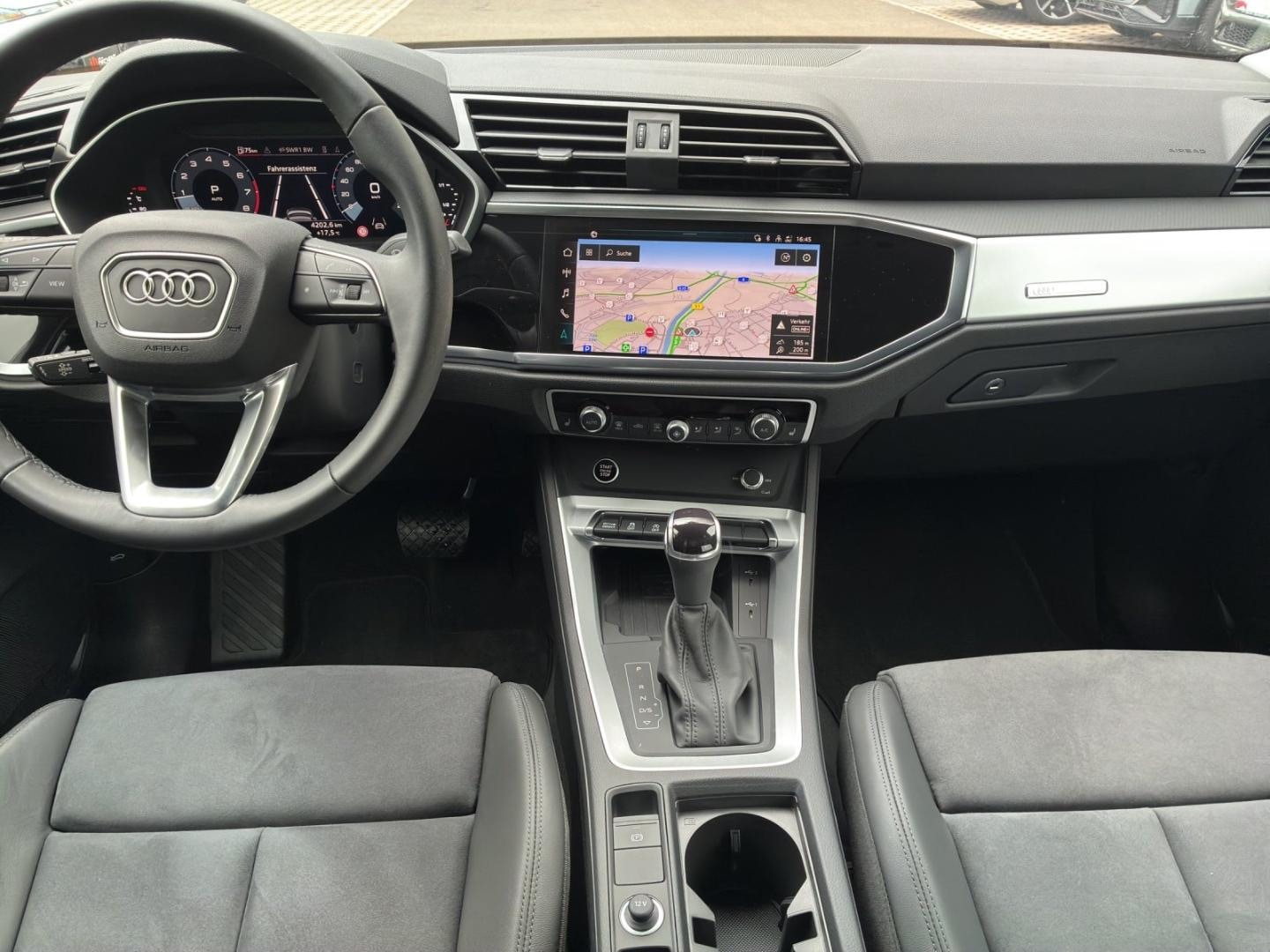 Bild über Audi Q3 Sportback S line 35 TFSI S tronic - für weitere Informationen kontaktieren Sie den Audi Partner