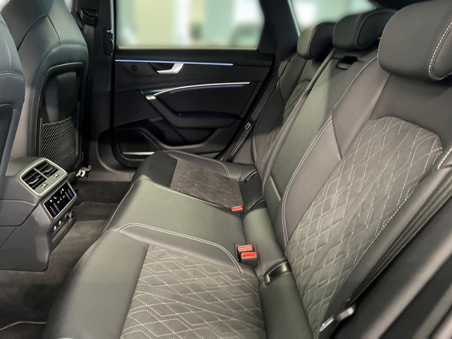 Bild über Audi S6 Avant TDI quattro tiptronic - für weitere Informationen kontaktieren Sie den Audi Partner