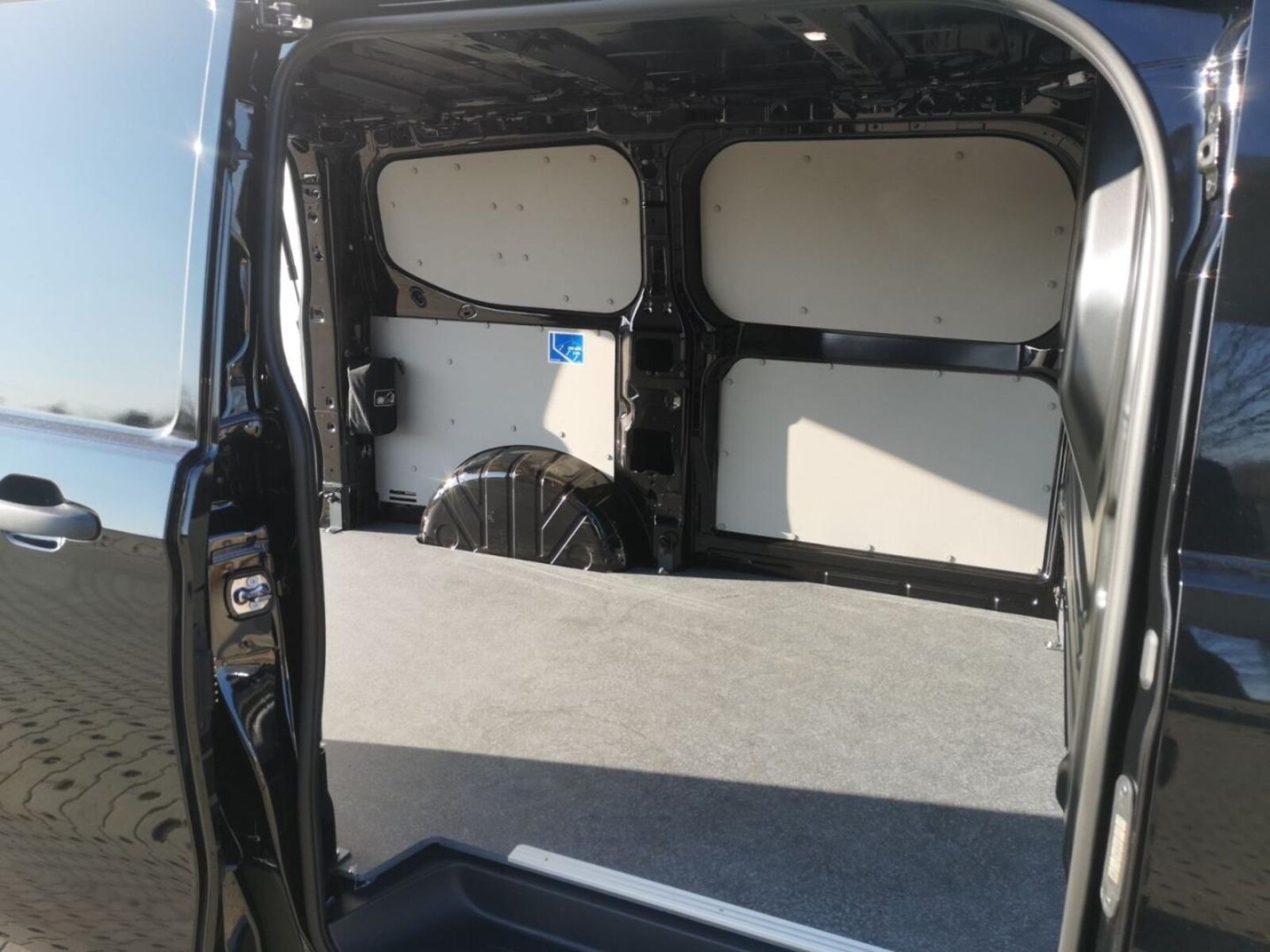 Volkswagen Transporter Kasten kurzer Radstand – Bild 19