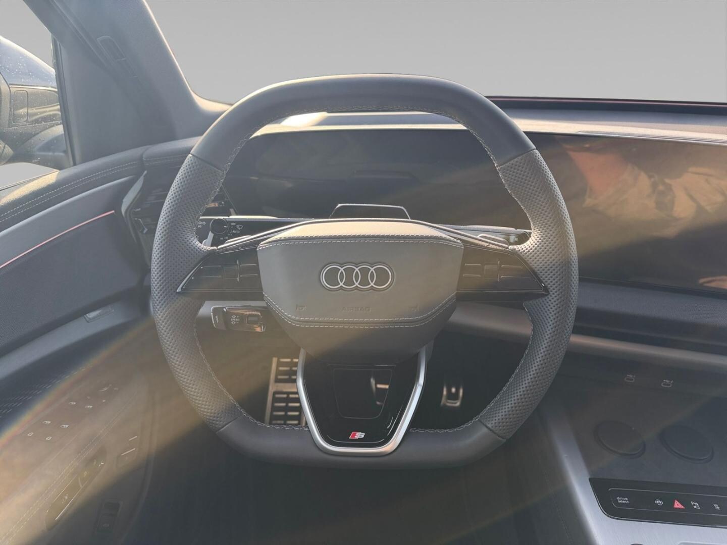 Bild über Audi Q7 SUV TDI quattro 220 kW tiptronic - für weitere Informationen kontaktieren Sie den Audi Partner