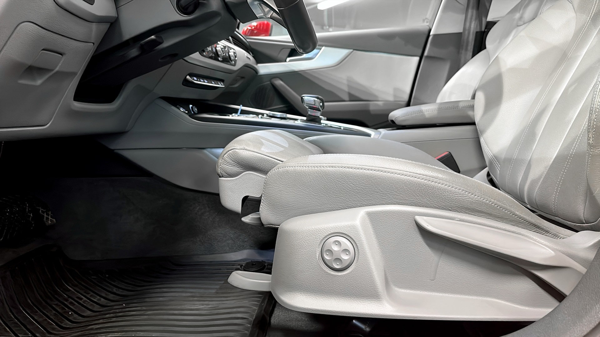 Bild som visar Audi A4 allroad quattro A4 allroad 2.0 TFSI quattro Proline 252 hk S tronic - för mer information kontakta din Audi Partner