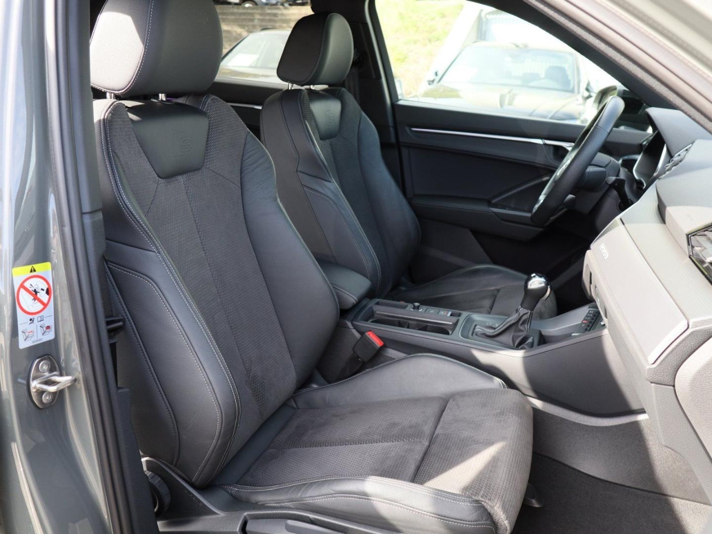 Bild über Audi Q3 S line 40 TFSI quattro S tronic - für weitere Informationen kontaktieren Sie den Audi Partner