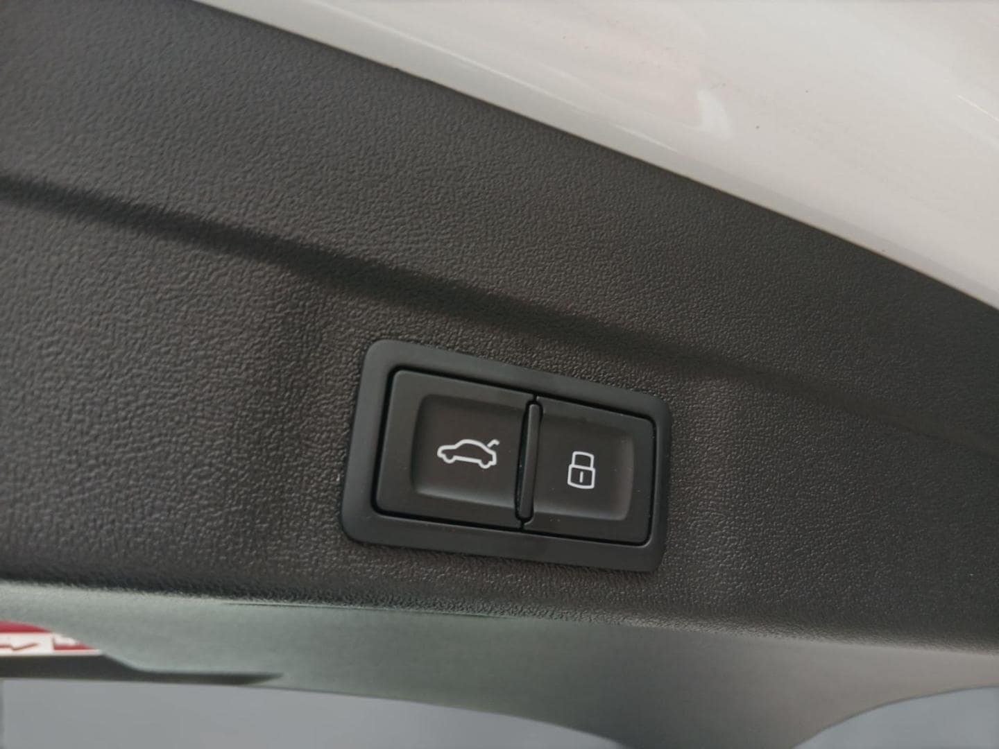Bild über Audi A6 Avant TFSI 150 kW S tronic - für weitere Informationen kontaktieren Sie den Audi Partner