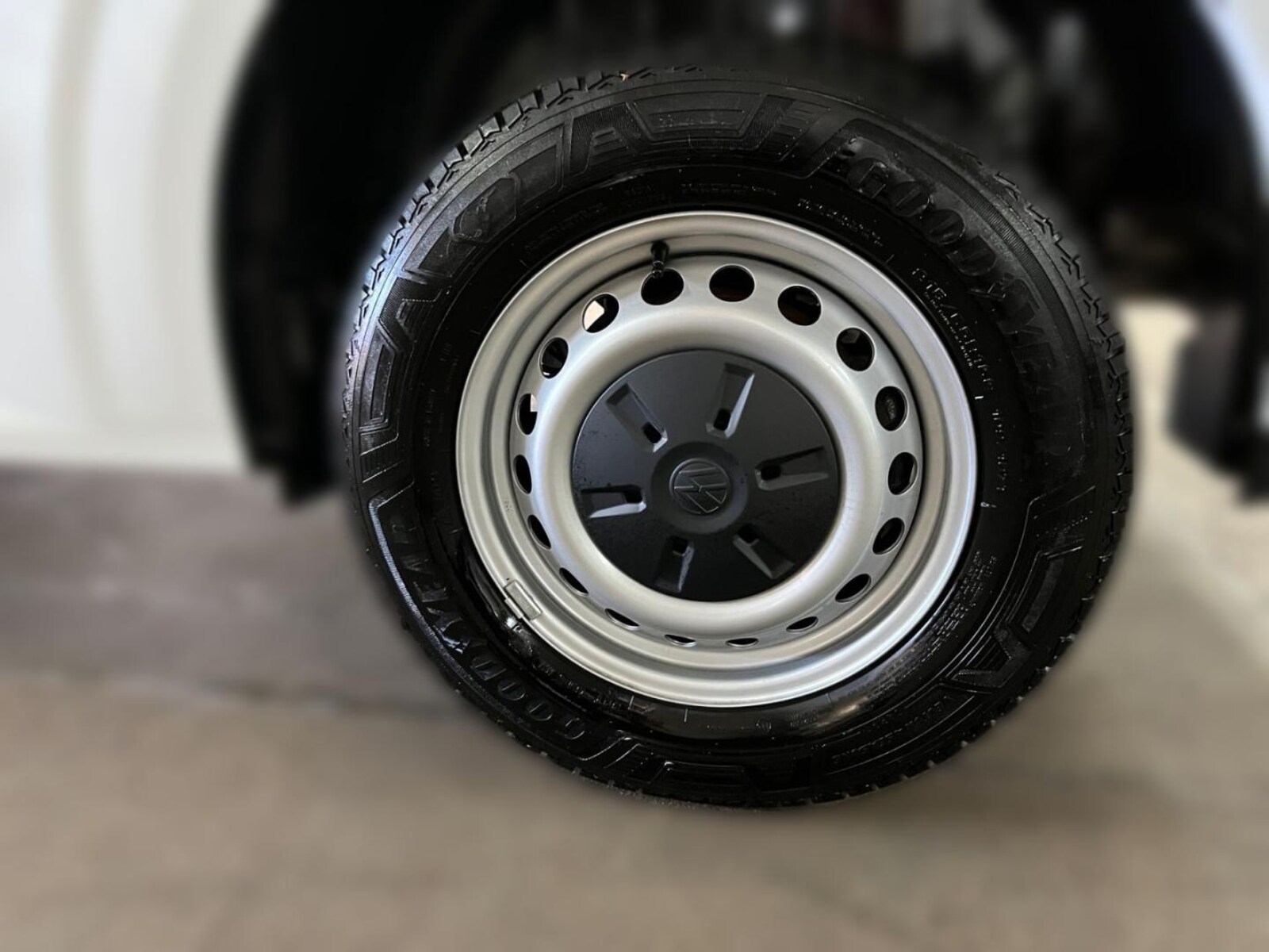 Volkswagen Transporter Kasten langer Radstand – Bild 9