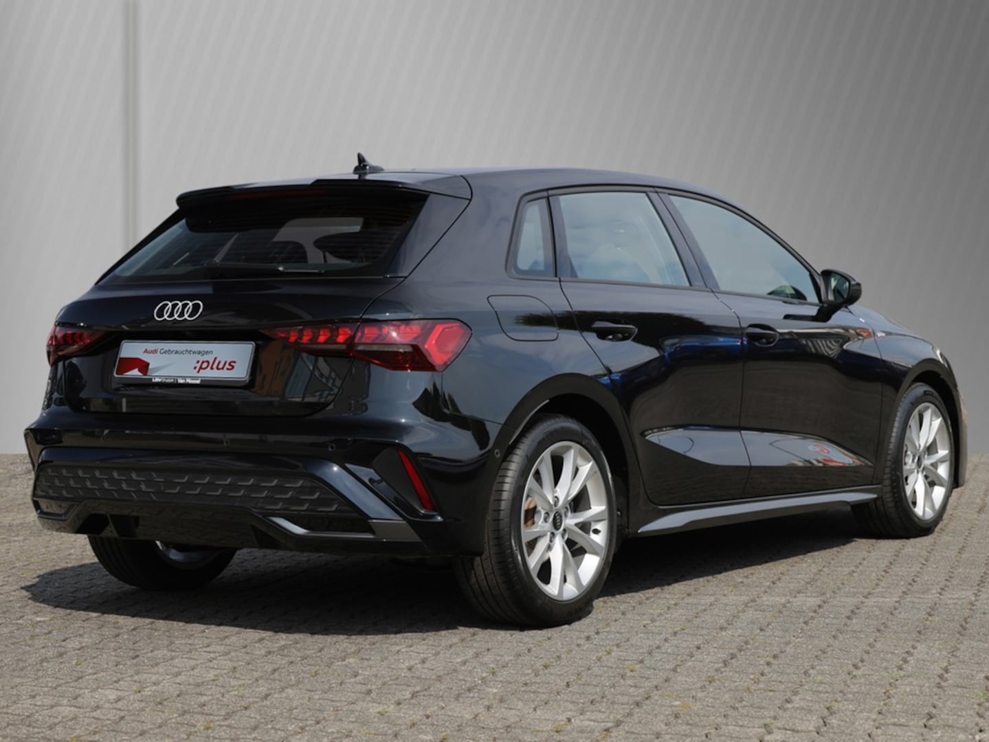 Bild über Audi A3 Sportback S line 35 TDI S tronic - für weitere Informationen kontaktieren Sie den Audi Partner