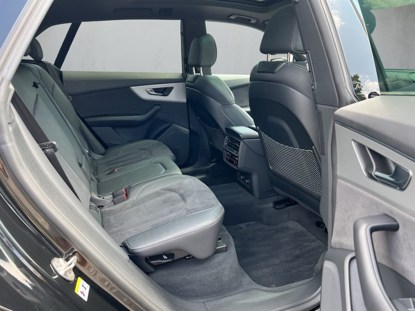 Bild über Audi SQ8 SUV TFSI quattro tiptronic - für weitere Informationen kontaktieren Sie den Audi Partner