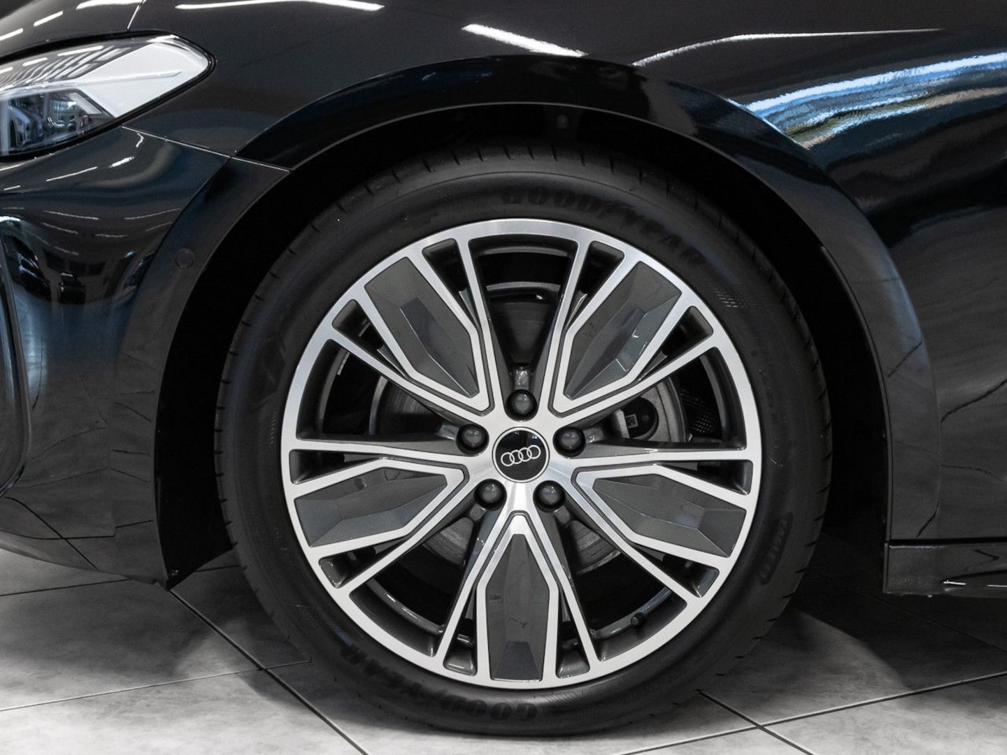 Bild über Audi A5 Avant TFSI 150 kW S tronic - für weitere Informationen kontaktieren Sie den Audi Partner