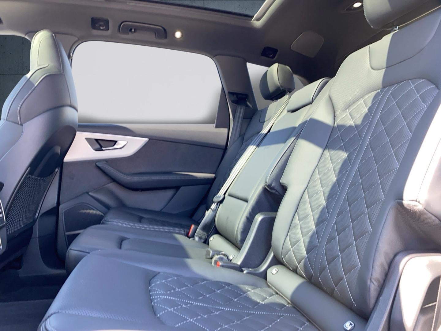 Bild über Audi Q7 SUV S line 50 TDI quattro tiptronic - für weitere Informationen kontaktieren Sie den Audi Partner