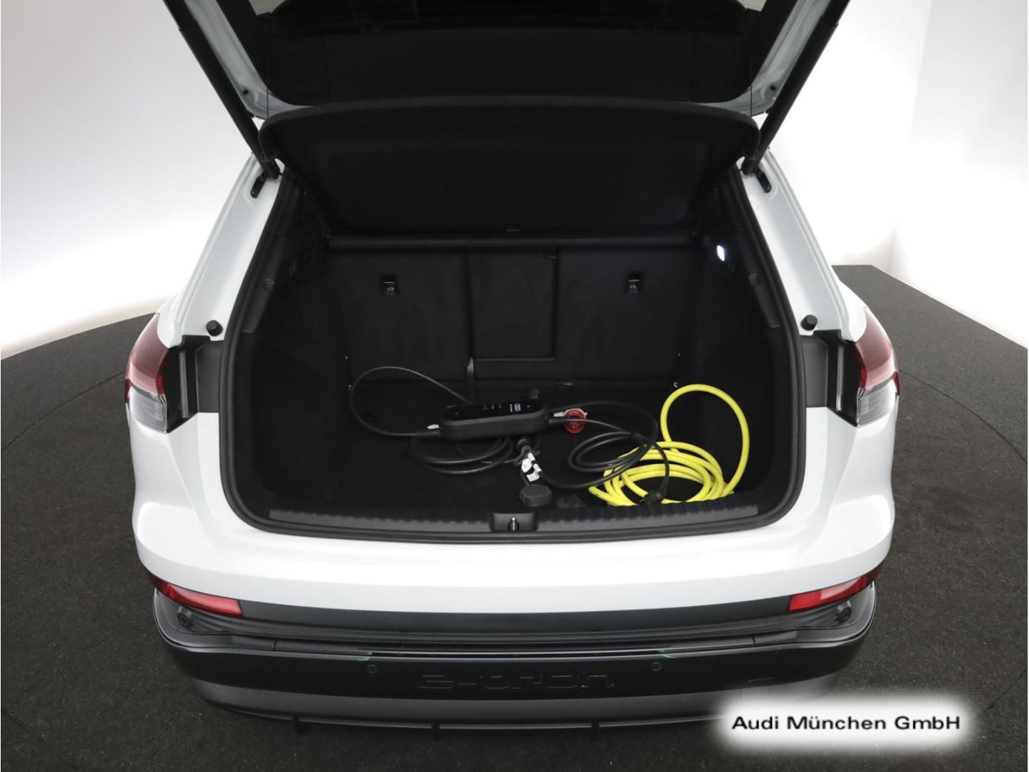 Bild über Audi Q4 e-tron 40 e-tron - für weitere Informationen kontaktieren Sie den Audi Partner