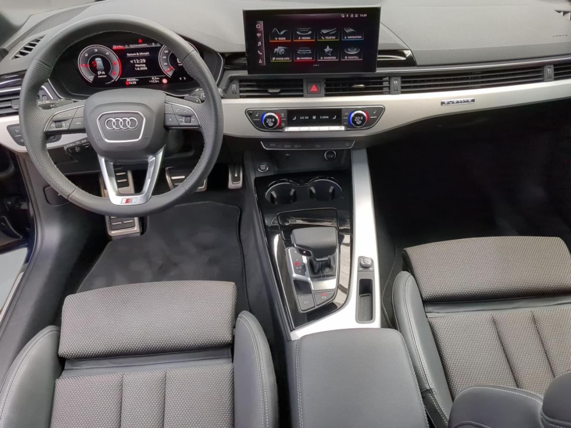 Audi A4 Avant S line