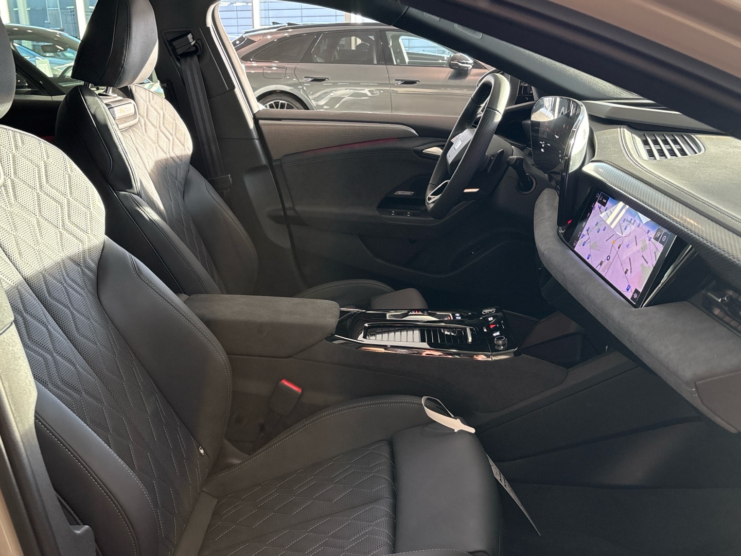 Bild über Audi A6 Avant e-tron e-tron performance - für weitere Informationen kontaktieren Sie den Audi Partner