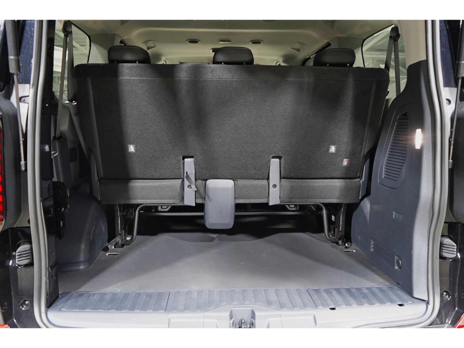 Volkswagen Transporter Kombi kurzer Radstand – Bild 12