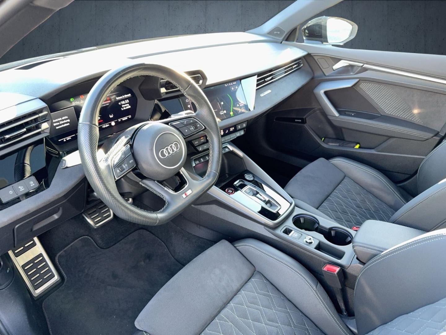 Bild über Audi S3 Sportback TFSI quattro S tronic - für weitere Informationen kontaktieren Sie den Audi Partner
