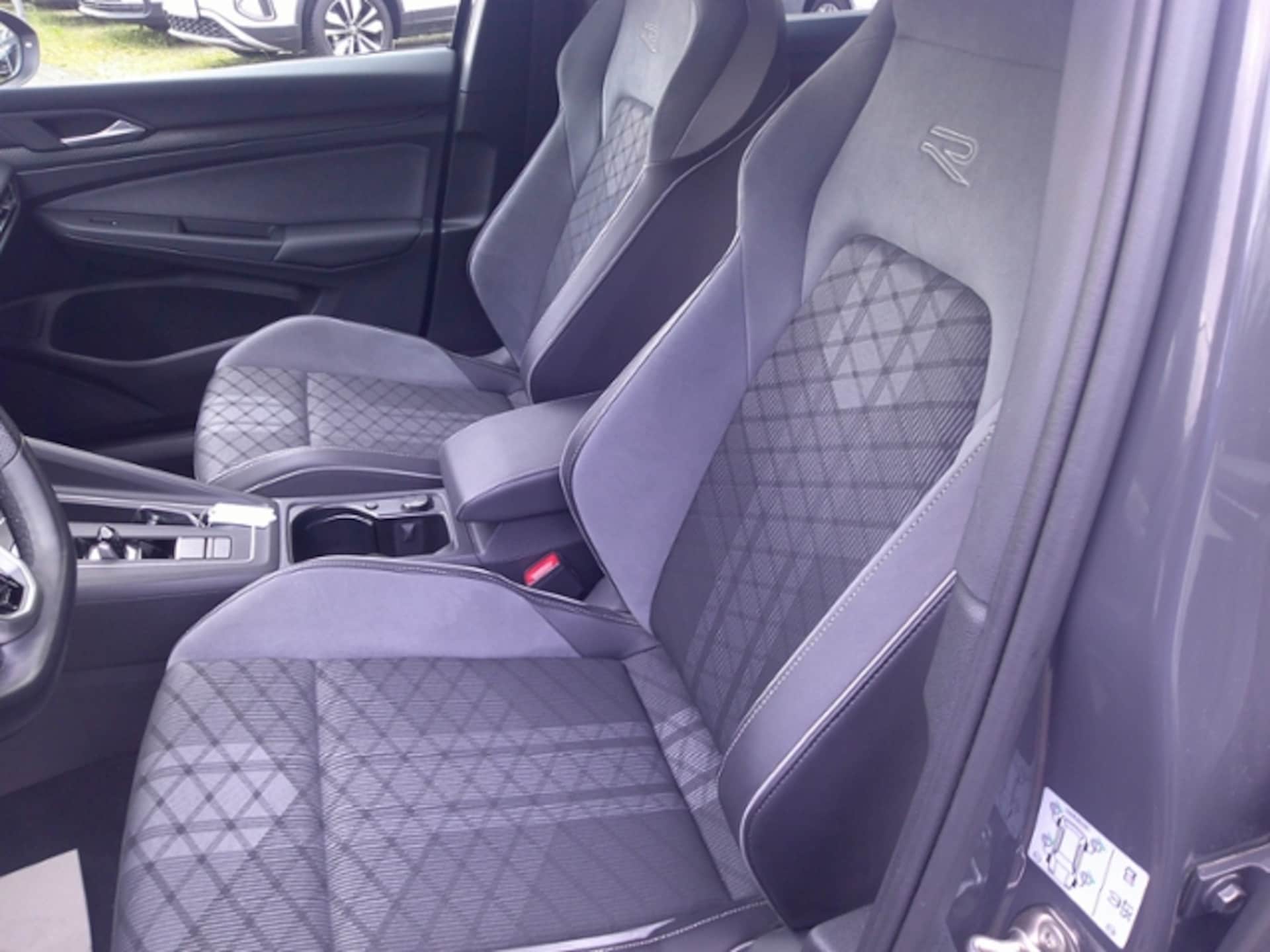 Volkswagen Golf R-Line